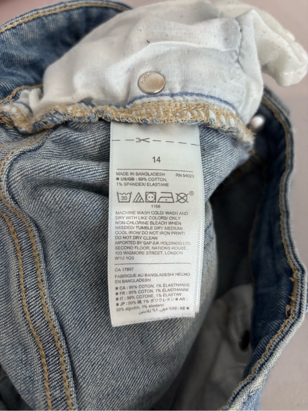 GAP Women’s Blue Jean Cotton Denim Shorts Raw Hem Size 14 / 32” Waist - Picture 4 of 4